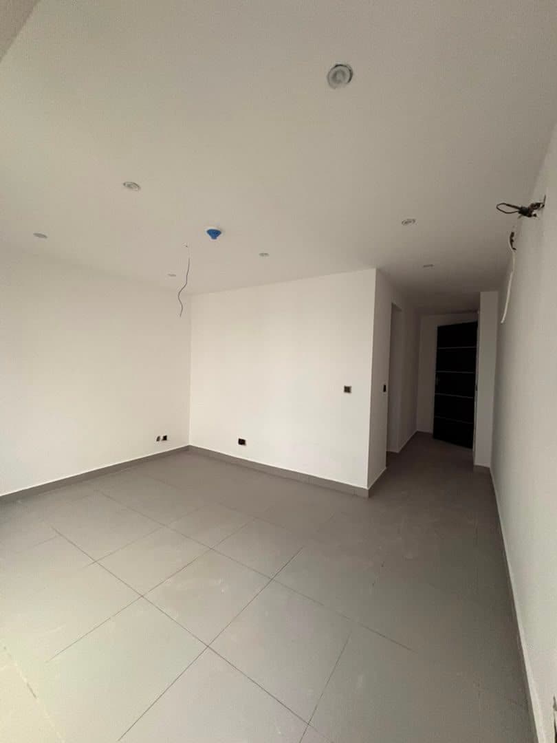 Room in flat for rent in Lekki phase 1, Lagos — 3 bedrooms
