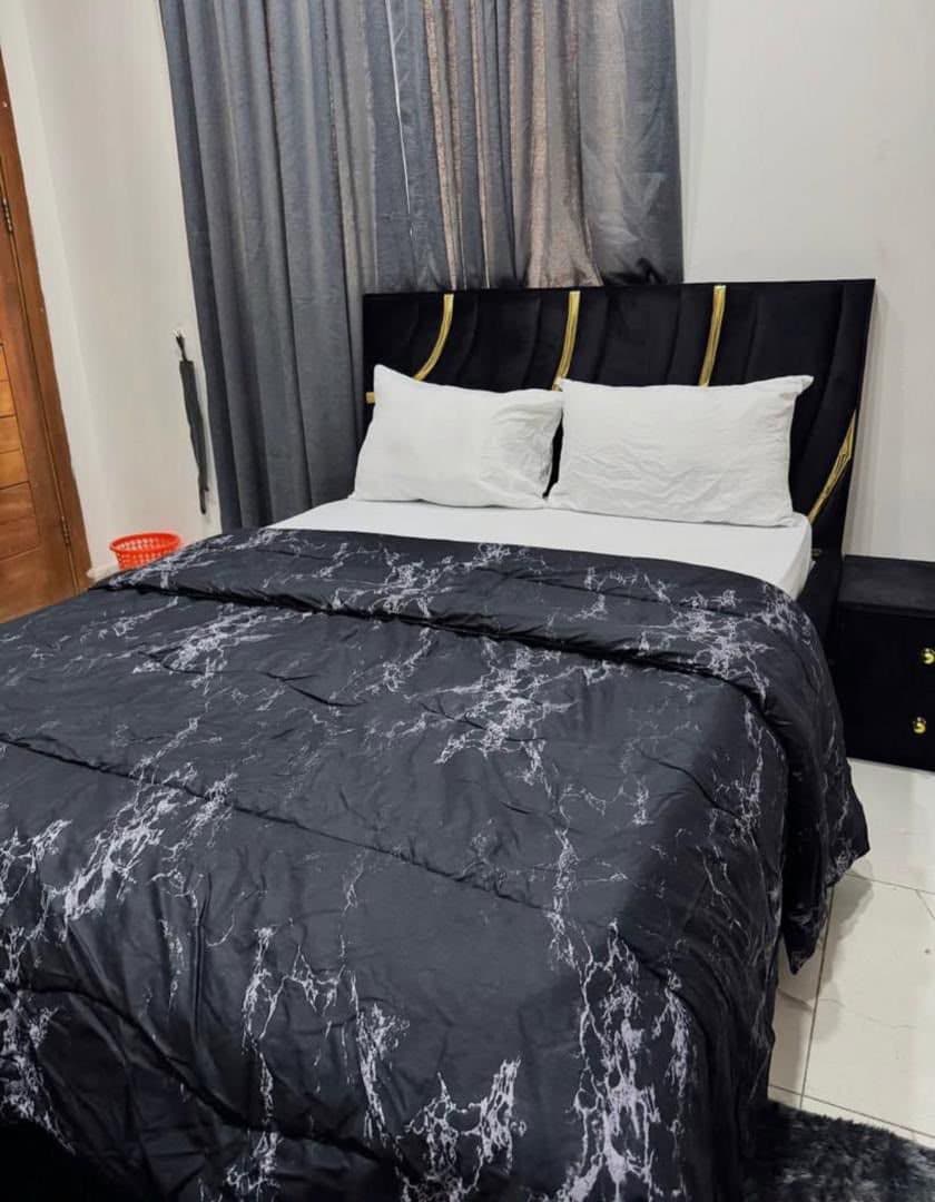 Room in flat for rent in Ologolo lekki, Lagos — 4 bedrooms