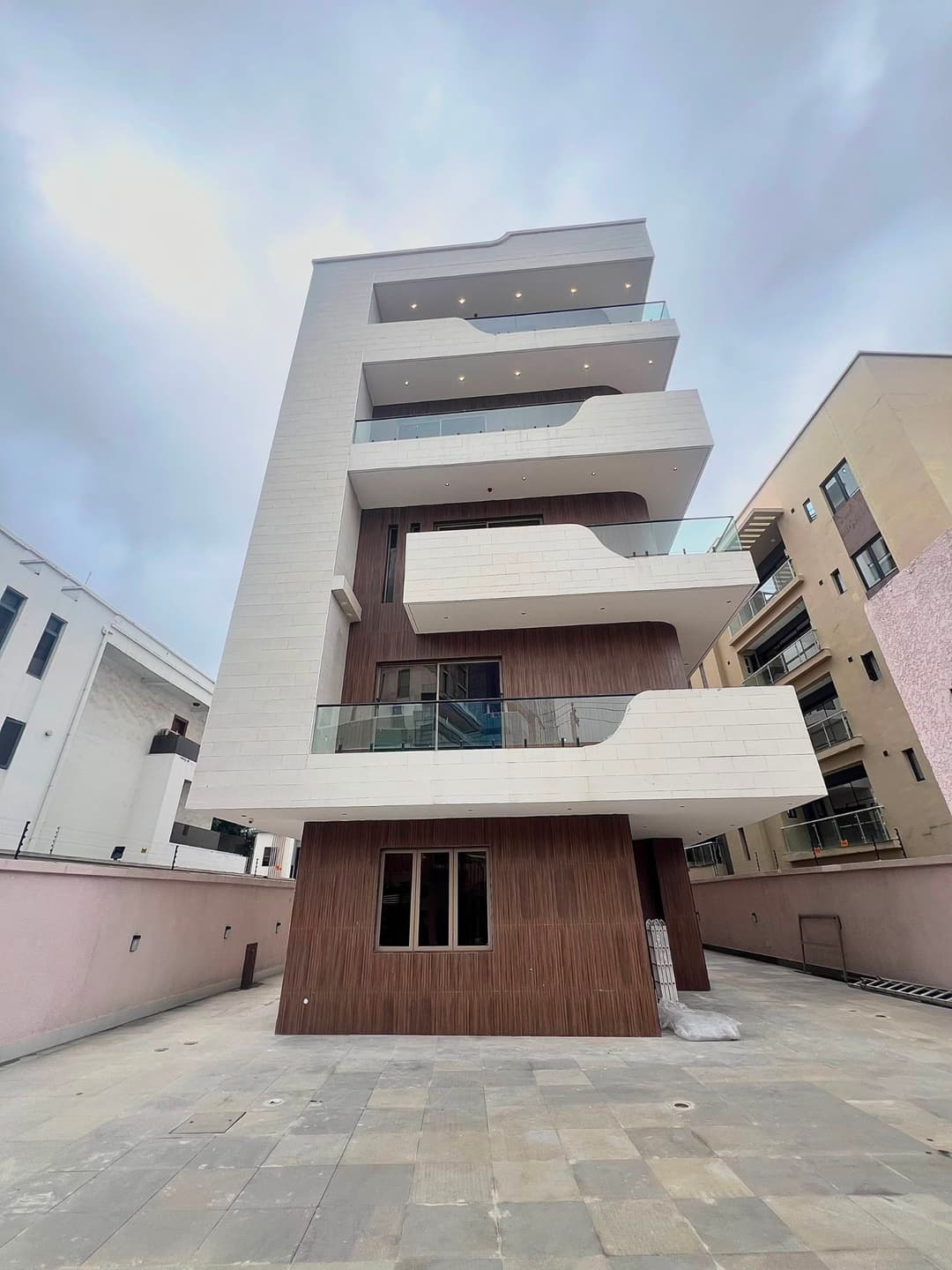 Room for rent in Ikoyi, Lagos — 3 bedrooms